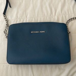 Michael kors blue crossbody with chain detailing